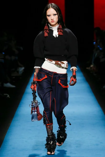 Look 25
